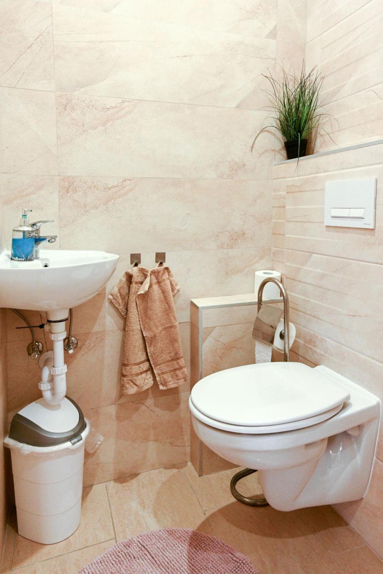 Szt. Florian Vendeghaz Hotel Егер Екстериор снимка
